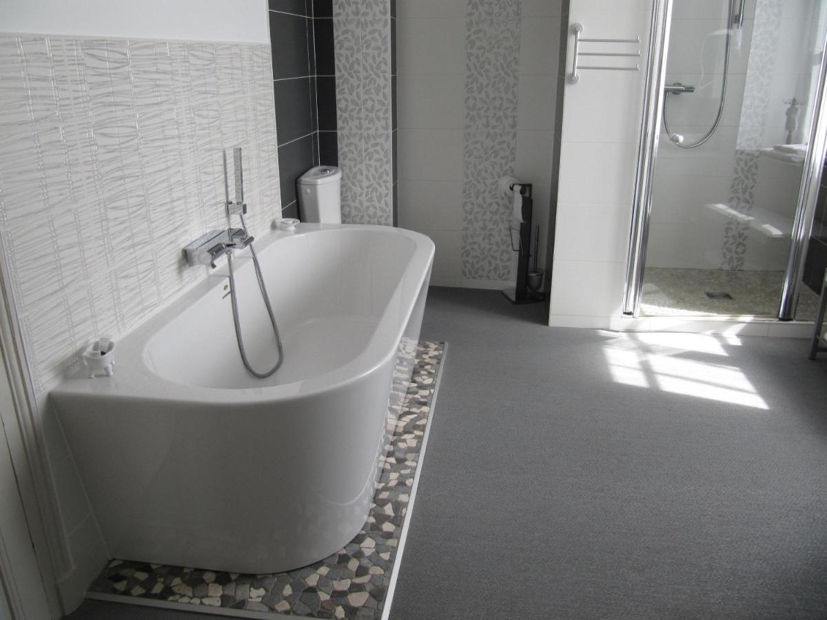 L'Atelier Du Chateau Saint-Ay Bagian luar foto